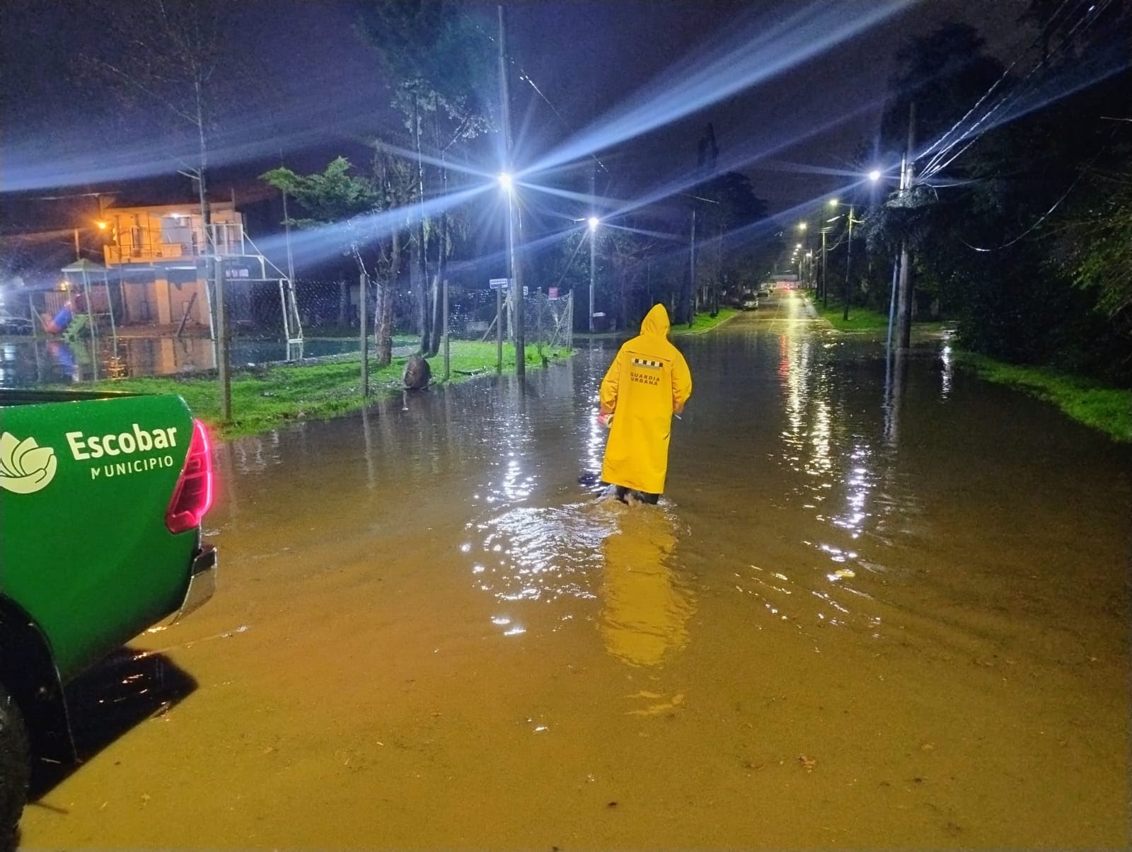 NOTICIAS ESCOBAR: EL NI&Ntilde;O LLEGO A ESCOBAR: EN TRES HHORA CAYO MAS AGUA QUE EN TODO UN MES.