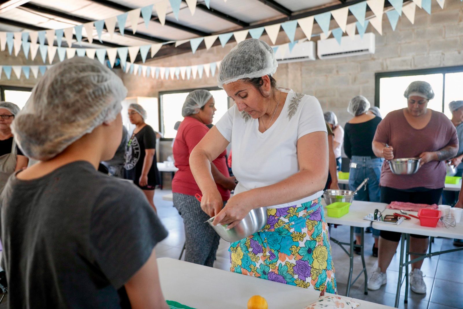 NOTICIAS PILAR"ACHAVAL COMPARTIO TALLERES DE CAPACITAACION CON VECINOS DEL RIO LUJAN EN LA NUEVA  PLAZA.