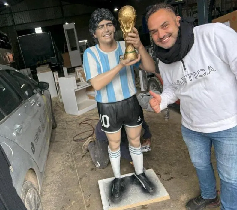 NOTICIAS PILAR: PRESENTACION DE LA ESCULTURA DE DIEGO ARMANDO MARADONA.