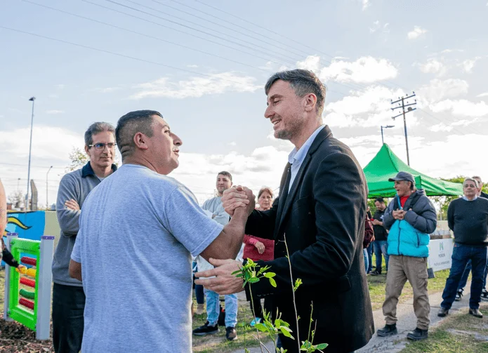 Mor&oacute;n inaugur&oacute; una nueva plaza en el Corredor Stevenson