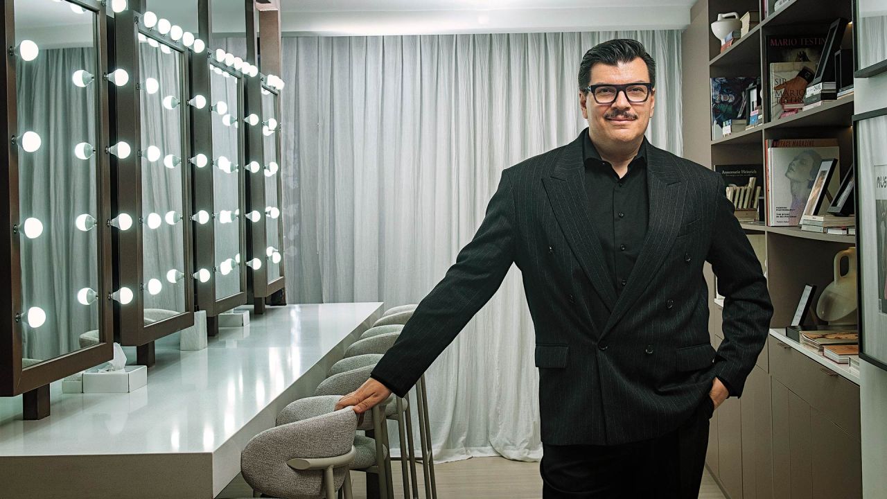 Gervasio Larrivey: &ldquo;El maquillaje est&aacute; relacionado con lo superficial, pero puede cambiarle la vida a una persona&rdquo;