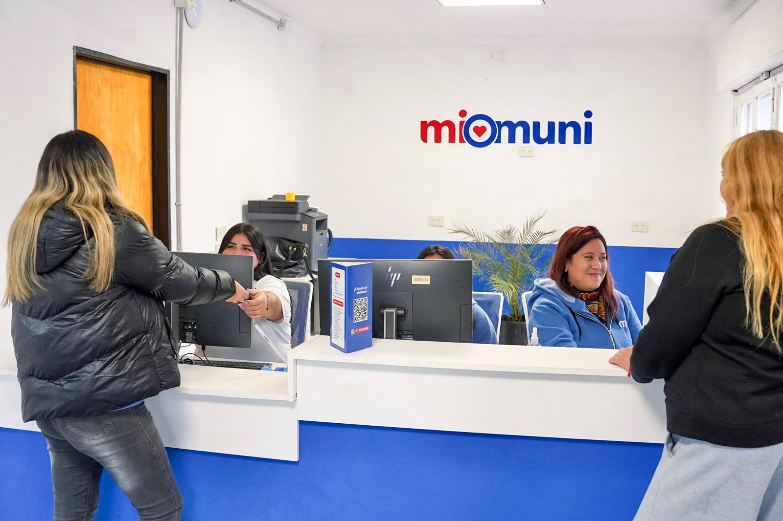 NOTICIAS PILAR*Soledad Peralta recorrió el nuevo Punto Muni de Astolfi junto a Achával*