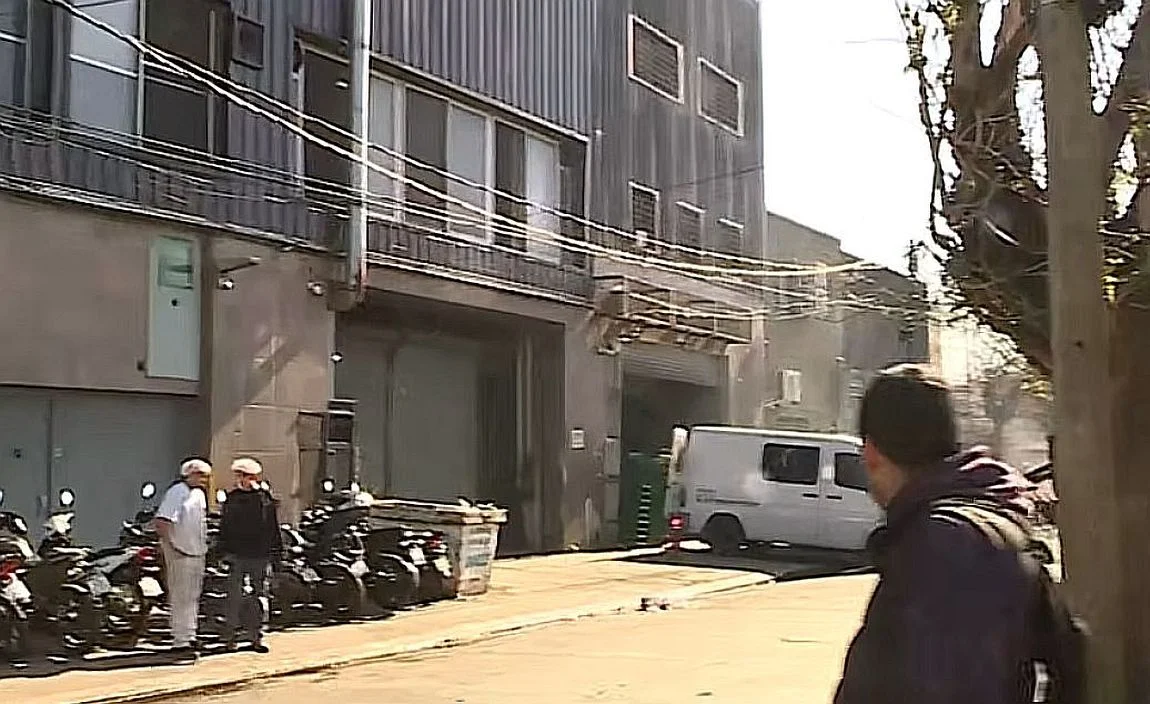 Protesta por despidos masivos en la panificadora La Perla de Tres de Febrero