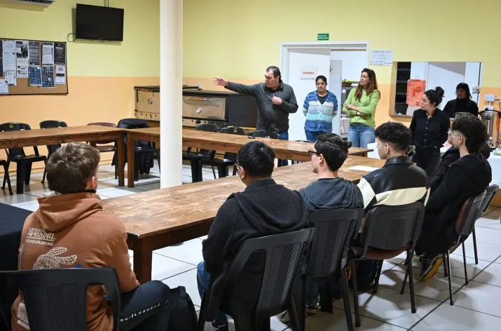 J&oacute;venes de Tigre encabezaron una jornada de voluntariado en el Refugio Municipal "Mama Antula"