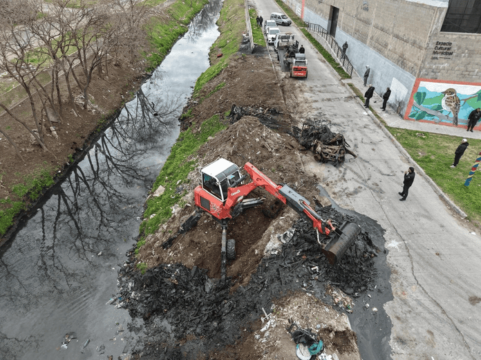 En San Mart&iacute;n, la Provincia finaliz&oacute; el saneamiento del Canal Jos&eacute; Le&oacute;n Suarez