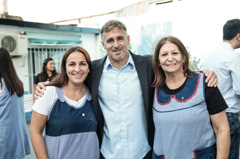 NOTICIAS PILAR:FEDERICO ACHAVAL RECORRE ESCUELAS Y EL CLIMA LE PONE SUSPENSO A LA UNIVERSIDAD