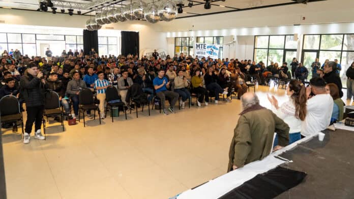 Mariel Fern&aacute;ndez particip&oacute; del plenario &ldquo;Nadie se salva solo&rdquo;