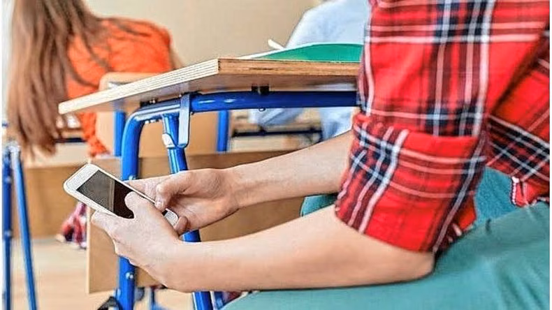 NOTICIAS PILAR: REGULAN POR LEY  EL USO DE CELULARES EN ESCUELAS SECUNDARIAS BONAERENSES 