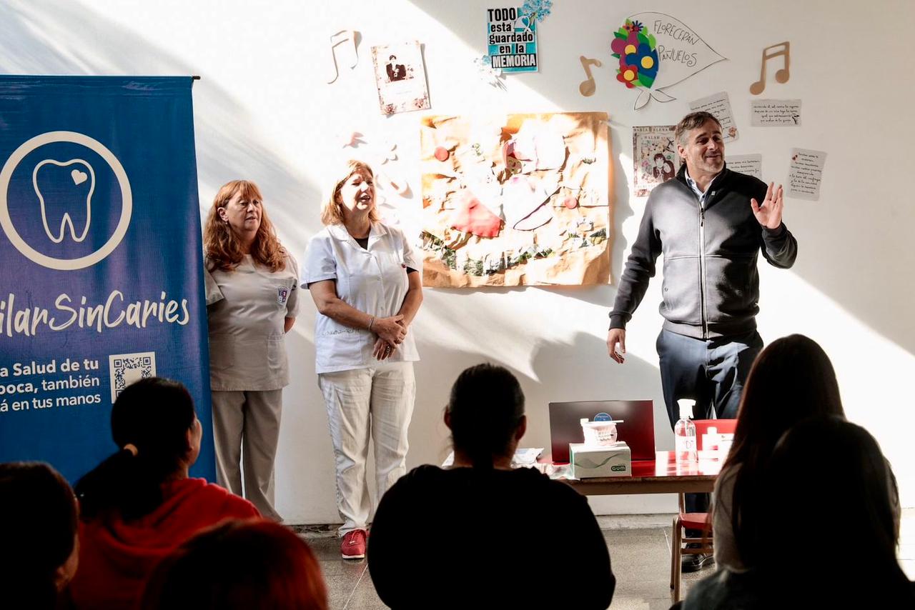 NOTICIAS PILAR:ACHAVAL JUNTO A LAS FAMILIAS DEL CDI DE MANUEL ALBERTI EN UNA JORNADA DE PILAR SIN CARIES