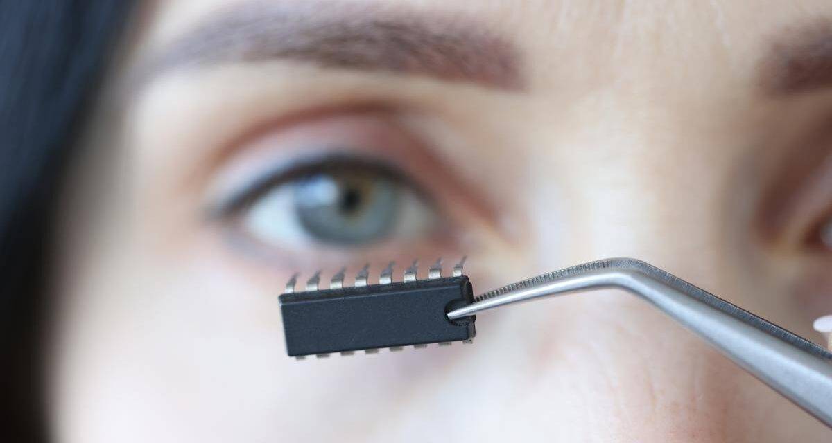 China habilit&oacute; el primer chip cerebral invasivo para uso cl&iacute;nico