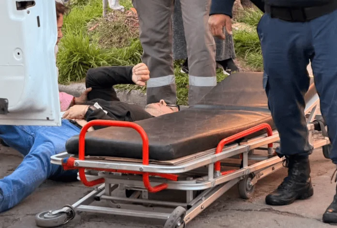 Tiroteo frente a un colegio de El Palomar: balearon a un polic&iacute;a retirado cuando dejaba a su hija