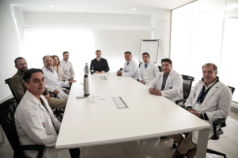 NOTICIAS PILAR :ACHAVAL MANTUVO UN ENCUENTRO CON LOS NEUROCIRUJANOS DEL HOSPITAL CENTRAL DE PILAR