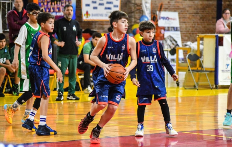 Regatas de Corrientes campe&oacute;n de La Liga Federal Formativa de Mini Mixto