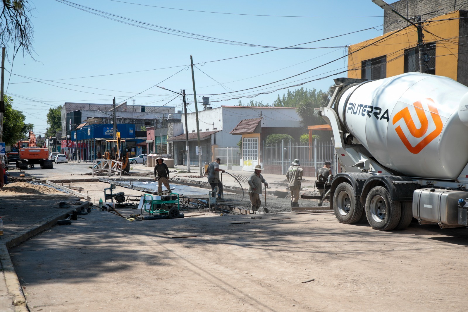 NOTICIAS PILAR:EL MUNICIPIO REALIZO NUEVO ASFALTOS EN DERQUI