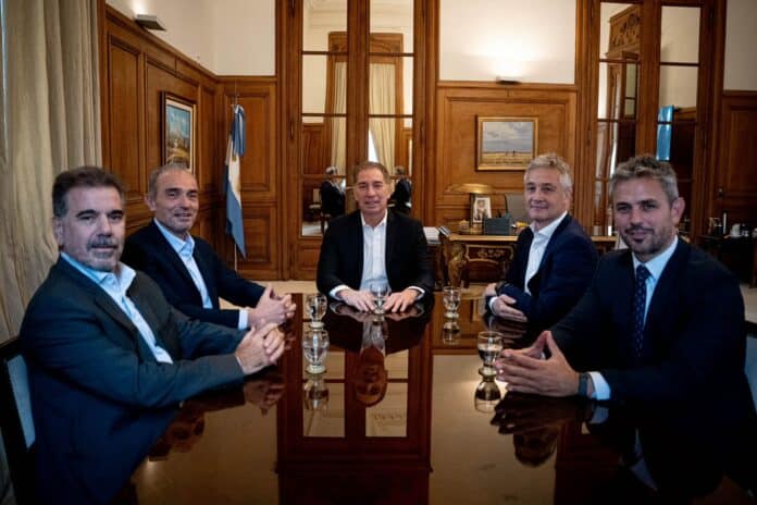 Santilli encabez&oacute; la primera reuni&oacute;n de la mesa de trabajo del PRO y LLA