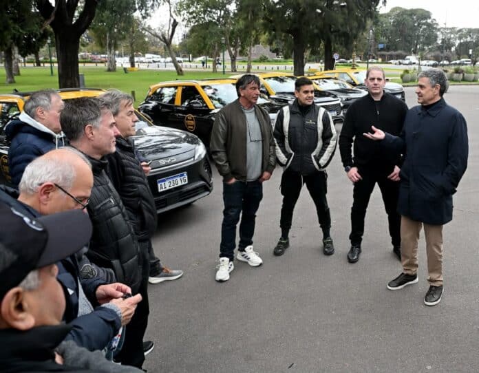 La Ciudad impulsa los taxis el&eacute;ctricos con cr&eacute;ditos muy accesibles y ya est&aacute;n en las calles porte&ntilde;as