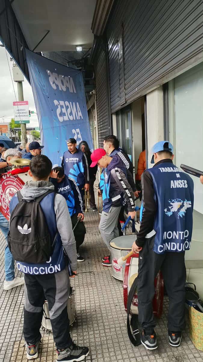 Protesta de APOPS en ANSES Boulogne por la anulaci&oacute;n de una elecci&oacute;n de delegada sindical
