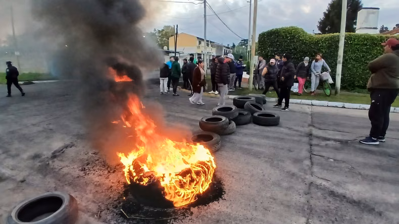 NOTICIAS PILAR: CONFLICTO EN GRANJA TRES ARROYOS. 