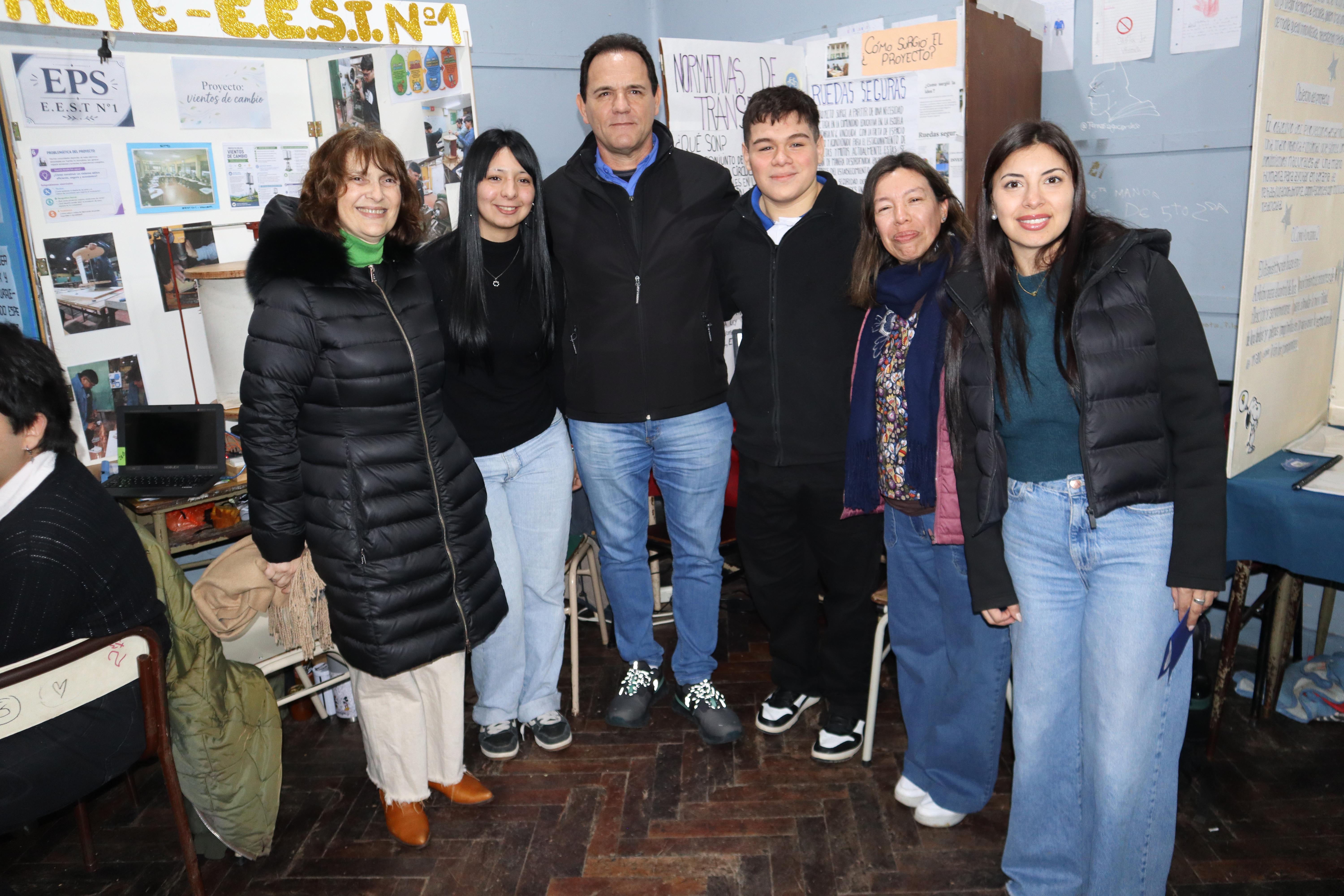 NOTICIAS CAMPANA: EL HCD RECORRIO LA FERIA REGIONAL DE EDUCACION, ARTE, CIENCIAS Y TECNOLOGIA.