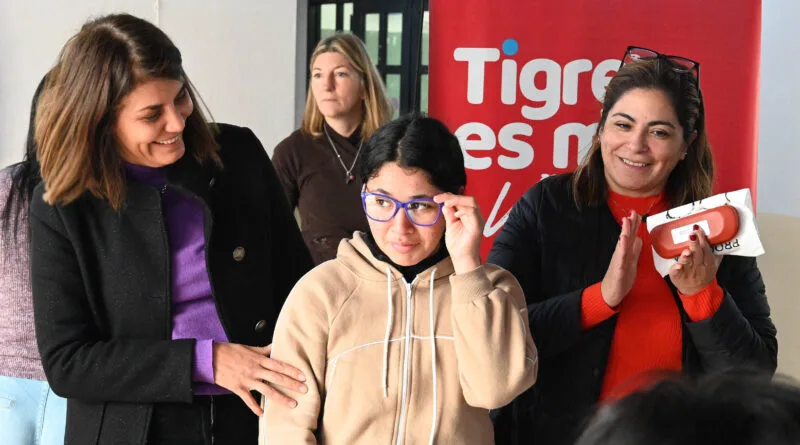 En General Pacheco se entregaron 90 pares de anteojos a estudiantes