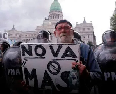 El 74% de la poblaci&oacute;n rechaza el plan econ&oacute;mico de Milei