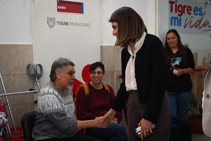 Tigre entreg&oacute; sillas de ruedas, anteojos, bastones y andadores a m&aacute;s de 30 vecinos