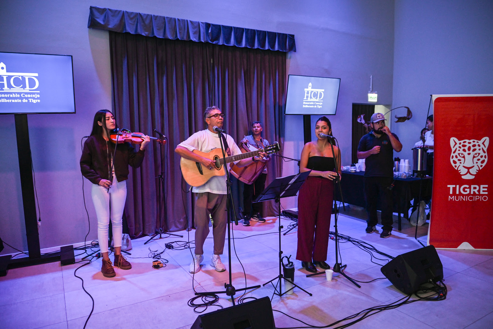 NOTICIAS TIGRE:LA COMUNIDAD DE TIGRE DISFRUTO UNA NUEVA EDICION DE LA PE&Ntilde;A FOLCLORICA EN EL HONORABLE CONCEJO DELIBERANTE