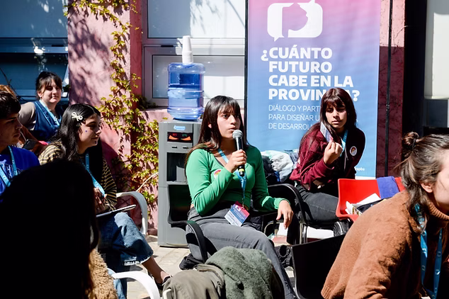 Katopodis se puso el overol de precandidato y convers&oacute; con la juventud