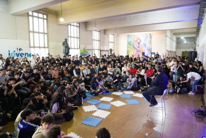 Massa particip&oacute; de un encuentro con m&aacute;s de mil j&oacute;venes del Frente Renovador