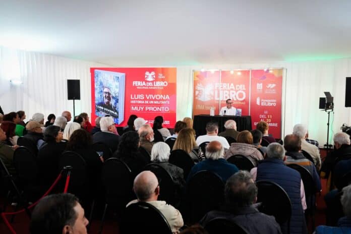 Luis Vivona present&oacute; &ldquo;Historia de un Militante&rdquo; en la 7ma Feria del Libro de Malvinas Argentinas