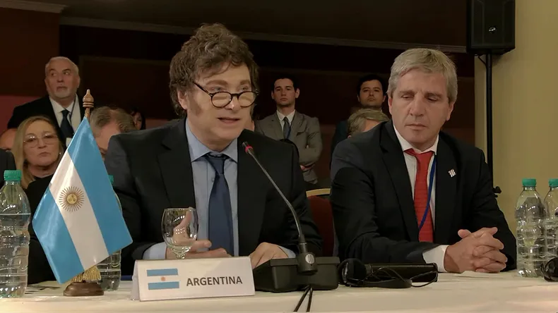CONMOCION INTERNACIONAL
