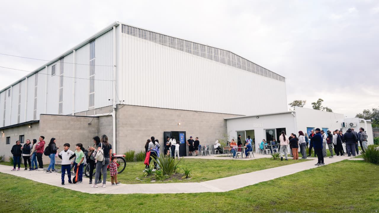 NOTICIAS PILAR:ACHAVAL CELEBRO EL SEGUNDO ANIVERSARIO DEL CLUB MUNICIPAL ALBERTI JUNTO A LOS VECINOS.