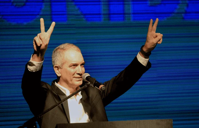 Julio Alak qued&oacute; &uacute;ltimo en el ranking federal de intendentes: solo 31,9% de imagen positiva