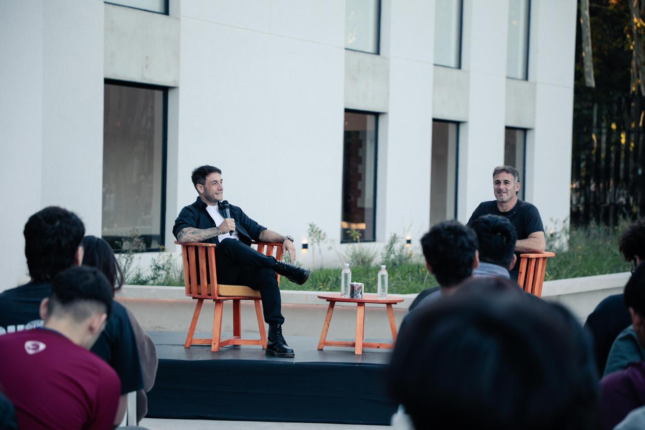 NOTICIAS PILAR: ACHAVAL  PARTICIPO EN UNA CHARLA JUNTO AL STREAMER "MOMO" EN LA UNIVERSIDAD NACIONAL DE PILAR