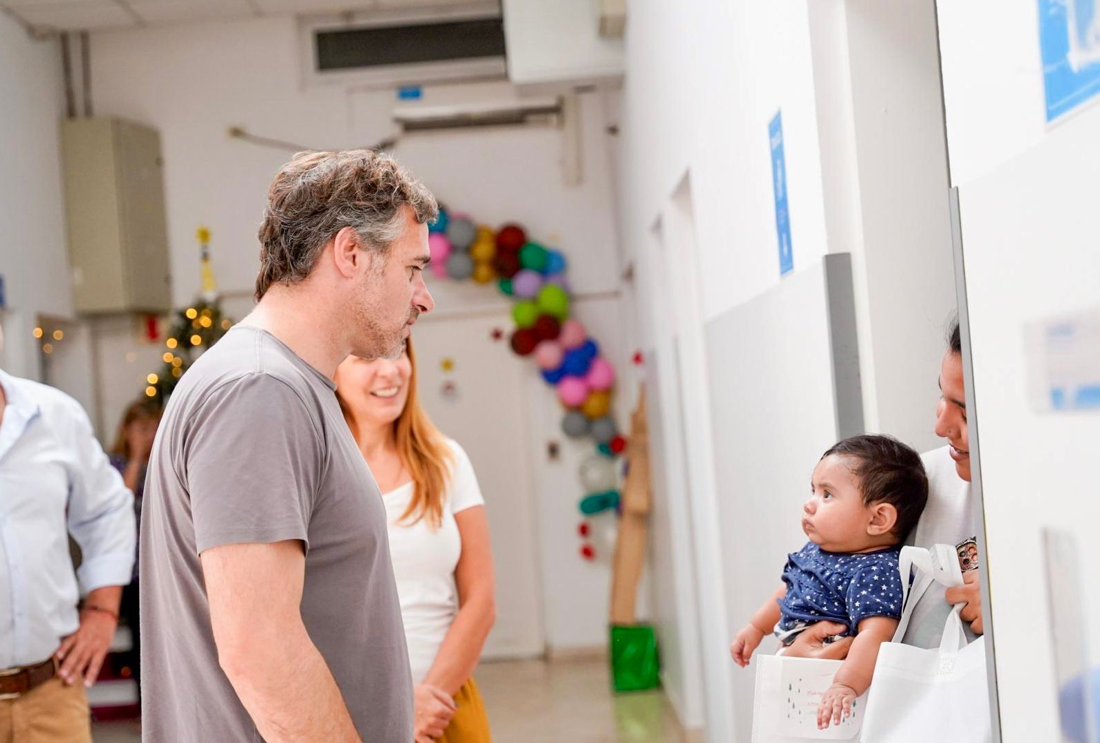 NOTICIAS PILARACHAVAL ACOMPA&Ntilde;O A LOS CHICOS DEL HOSPITAL FALCON EN VISPERAS DE LA NAVIDAD