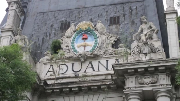 El director de la Aduana se tom&oacute; licencia y podr&iacute;a alejarse del cargo