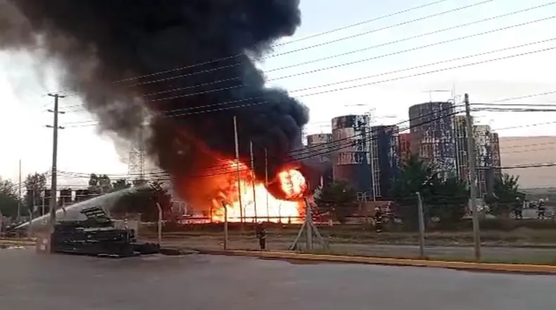 NOTICIAS PILAR: INCENDIO EN UNA FABRICA  EN EL PARTIDO DE PILAR