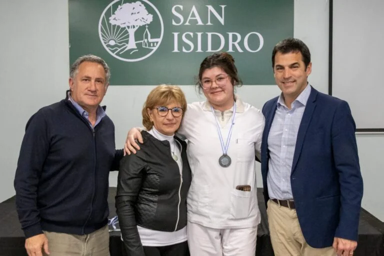  Isidro celebr&oacute; el egreso de 31 alumnos de la Escuela Municipal de Enfermer&iacute;a Universitaria